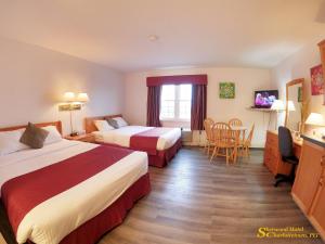 Postel nebo postele na pokoji v ubytování Sherwood Inn and Motel Charlottetown