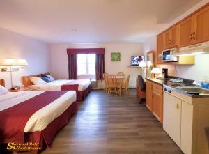 Кухня или мини-кухня в Sherwood Inn and Motel Charlottetown
