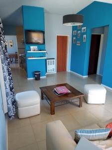 a living room with a coffee table and blue walls at Rufina Alojamiento in Playa Unión