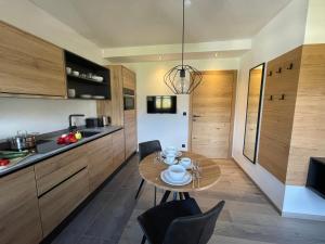 Kuchyň nebo kuchyňský kout v ubytování HAUSZEIT APPARTEMENTS