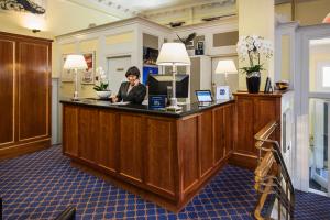 Lobbyen eller receptionen på LHotel