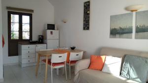 A kitchen or kitchenette at Bungalow Tetir in Caleta de Fuste