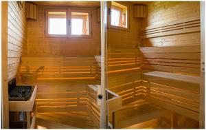 Zdjęcie z galerii obiektu Luxusní srub až 24 lůžek - Sruby-lipno w mieście Frymburk