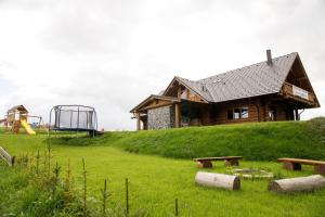 Ogród w obiekcie Luxusní srub až 24 lůžek - Sruby-lipno