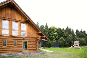 Ogród w obiekcie Luxusní srub až 24 lůžek - Sruby-lipno