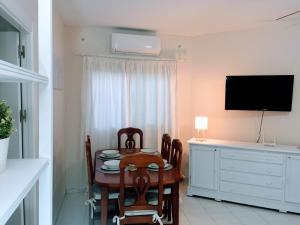 Μια τηλεόραση ή/και κέντρο ψυχαγωγίας στο Apartamento 6 de Mayo