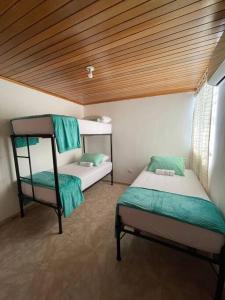 a bedroom with two bunk beds and a window at Casa Marina Espectacular Casa Completa in Valledupar