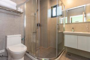 小田時光溜滑梯親子民宿 tesisinde bir banyo +36 fotoğraf