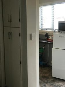 Kuchyň nebo kuchyňský kout v ubytování Cosy Caversham Retreat