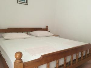 Postel nebo postele na pokoji v ubytování Apartmani Belobrk Potocnica Pag