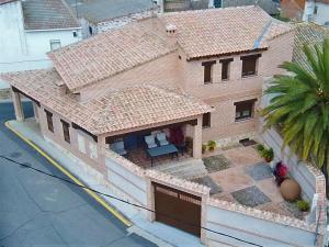 a model of a house with a palm tree at Alquería Las Torres a dos pasos de Toledo y de Las Barrancas de Burujón in Escalonilla