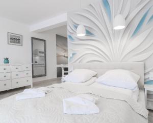Кровать или кровати в номере Morski Anioł by Baltic Home