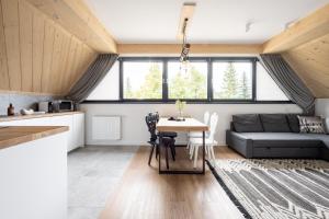 Kuchnia lub aneks kuchenny w obiekcie Apartamenty Pod Stokiem Nosal Zakopane