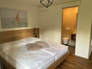 Łóżko lub łóżka w pokoju w obiekcie Seaways Apartments