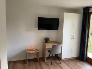 Telewizja i/lub zestaw kina domowego w obiekcie Seaways Apartments