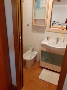 a bathroom with a sink and a toilet at Il Poggio da Leo in Capanne