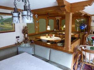 a dining room with a table and a chandelier at Aussichtsbauernhofpension Hof Gretchens in Winterberg