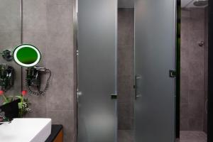 Koupelna v ubytování Al Khoory Sky Garden Hotel