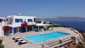 Majoituspaikan The Aegean Horizon Villa uima-allas tai lähistöllä sijaitseva uima-allas
