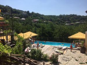Bazén v ubytování Guest House Marani nebo v jeho okolí