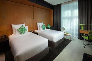 Postel nebo postele na pokoji v ubytování Al Khoory Sky Garden Hotel