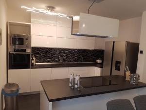 Kuchyňa alebo kuchynka v ubytovaní Seaview Apartment Moritz
