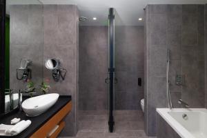 Koupelna v ubytování Al Khoory Sky Garden Hotel