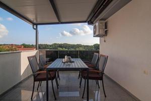 Balkon lub taras w obiekcie Apartments Talić Fažana