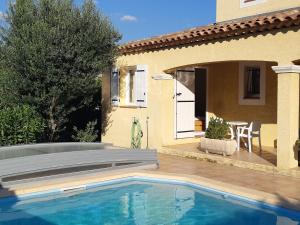a house with a swimming pool in front of a house at Chambre privée avec Piscine in Marseille