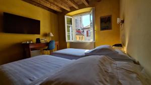 Postel nebo postele na pokoji v ubytování Hotel Piazza Vecchia