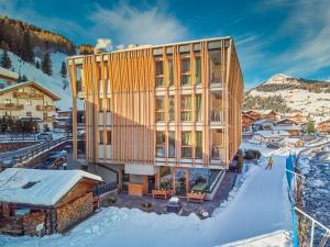 Mountain Design Hotel EdenSelva взимку