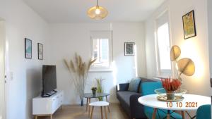 a living room with a couch and a table at Apartment Weberstrasse in Tübingen