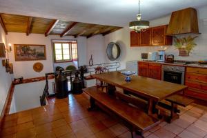 Gallery image of 3 bedrooms house with shared pool garden and wifi at Porto de Mos in Porto de Mós