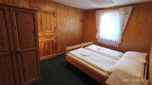 Postel nebo postele na pokoji v ubytování Penzion U Rybníka