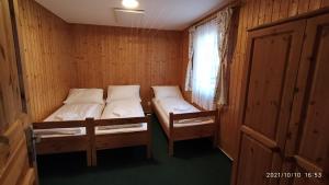 Postel nebo postele na pokoji v ubytování Penzion U Rybníka