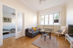 Ruang duduk di The Essence Of Łodz &Large Stylish Apartment