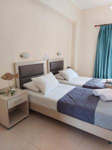 A bed or beds in a room at Antonio Studios