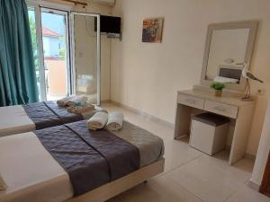 A bed or beds in a room at Antonio Studios