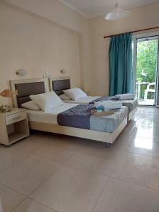 A bed or beds in a room at Antonio Studios
