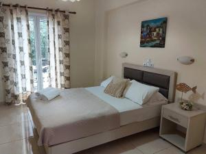 A bed or beds in a room at Antonio Studios