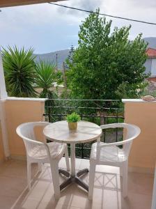 A balcony or terrace at Antonio Studios