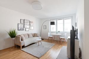 Posedenie v ubytovaní Modern, bright Studio -close to the center in a quiet area
