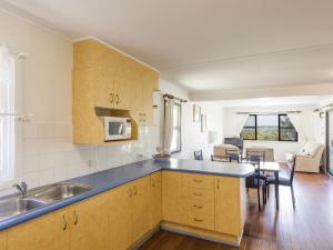 
A kitchen or kitchenette at Serenity Now

