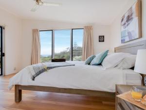 
A bed or beds in a room at Aloha - direct beach access from property
