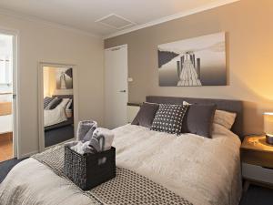Silvertrees 4 - Central 3BR Townhouse l Spa Bath l BBQ l WiFi 객실 침대