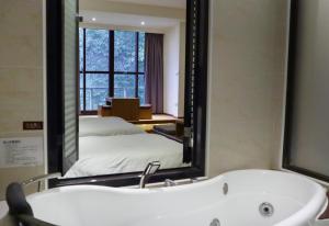 Postel nebo postele na pokoji v ubytování Howard Resort Xitou + 20 fotografií