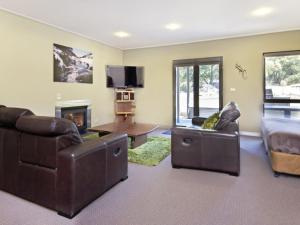 A television and/or entertainment centre at Kickenback Chalet Contemporary chalet in the heart of Crackenback