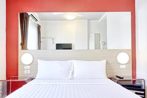 Letto o letti in una camera di Red Planet Bangkok Asoke - SHA Extra Plus