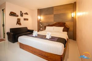 Cama o camas de una habitación en Naiyang Discovery Beach Resort SHA