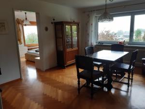 Postel nebo postele na pokoji v ubytování Ferienwohnung Bodenseeblick